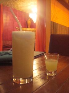 El Caballito - Suco de Abacaxi acompanhado de dose de suco de limão. - Onde Comer em Salvador - Restaurante  mexicano - Bares e Restaurantes em Salvador